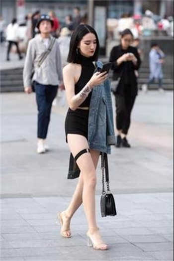 穿越成已婚军嫂又懒又作