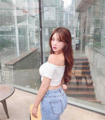 男性亲吻女性生植噐