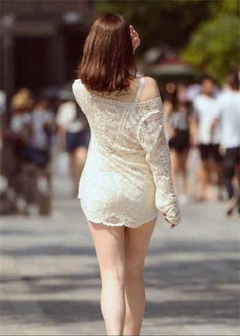 女老师和学生打扑克