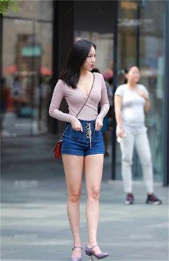 冯提莫直播中衣服掉了