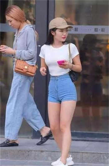 天降女子从二楼未删减