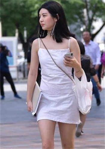 青蛇小青怀了法海的孩子