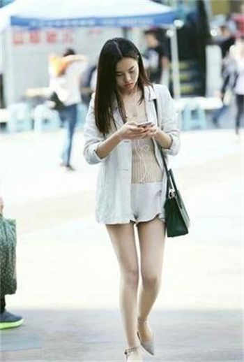美女主播用跳跳蛋娇喘