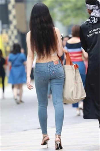 小依的哀羞被章鱼吸