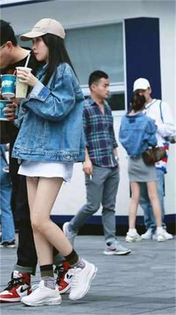 成为小丽女王的马桶