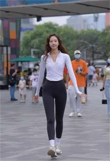 彩春夏目女律师