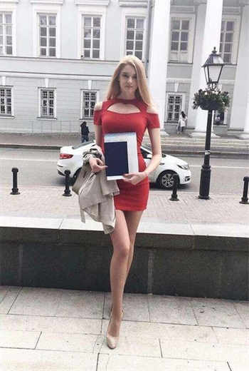 妻子沉浸在老板甜言蜜语